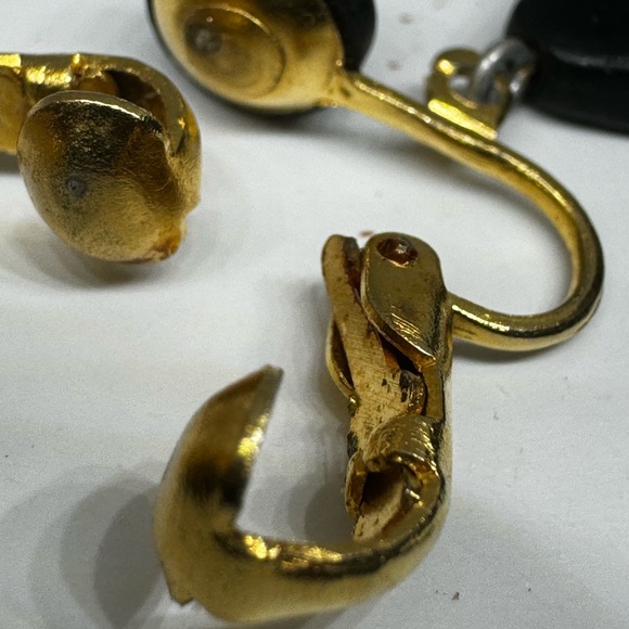 Art Deco Whitby Jet Drop Earrings Gold Plated Clip On 1920s Mourning - Picture 9 of 12